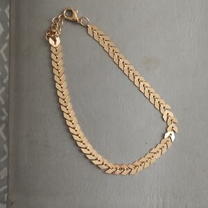 Elegant Gold Bracelet